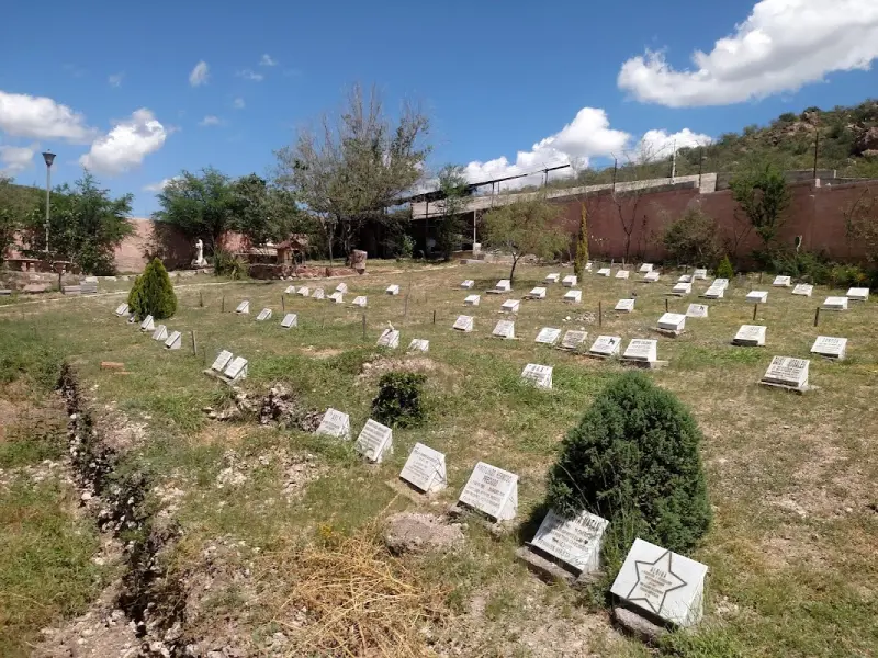 Cementerio y Crematorio Para Mascotas Senda A la Eternidad