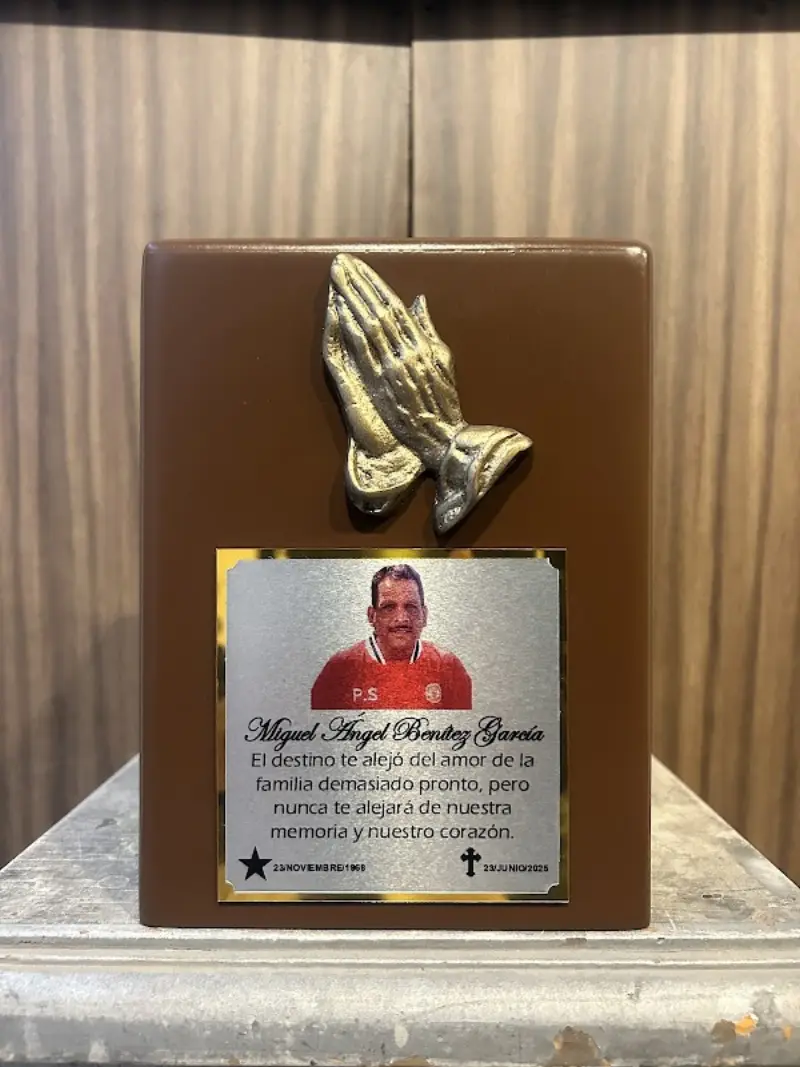 Grabado de Placas Para Urnas Funebres