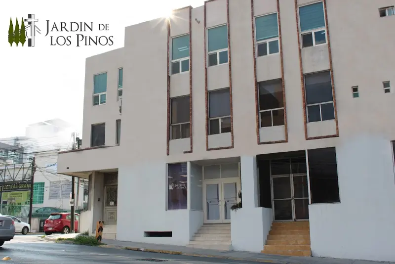 Jardín de los Pinos (Oficinas Generales)