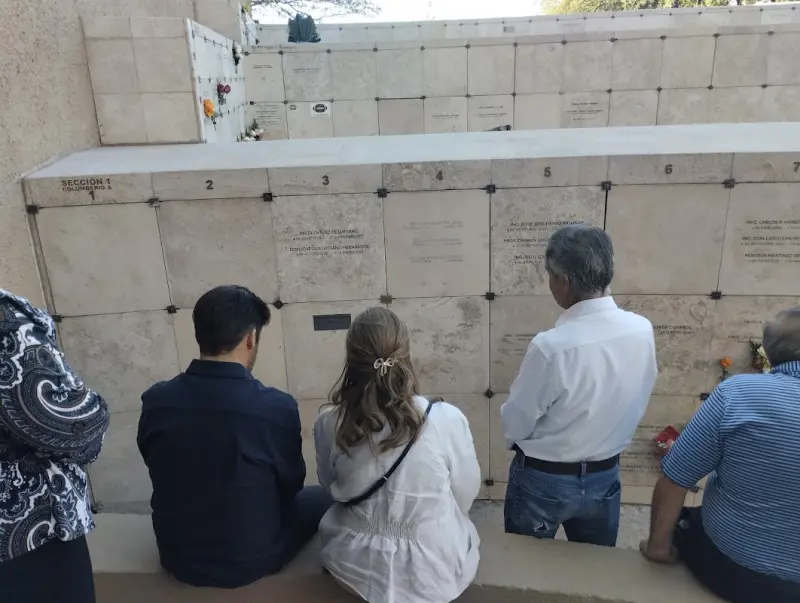 Mausoleos Capilla y Nichos